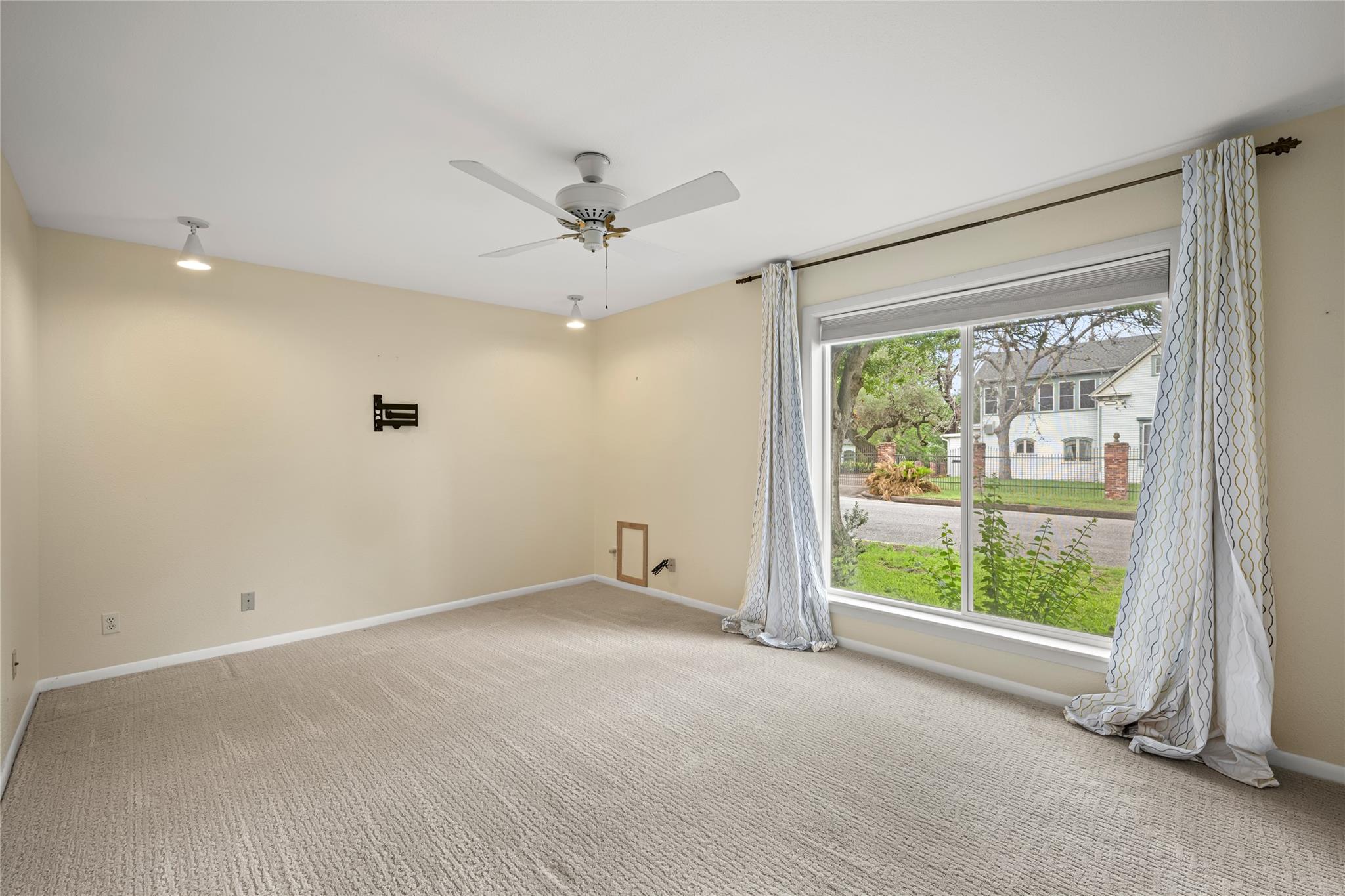 315 E Fannin St, La Grange, TX 78945