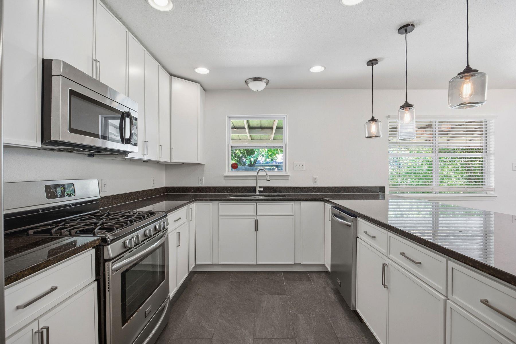 5114 Emerald Forest Dr, Austin, TX 78745