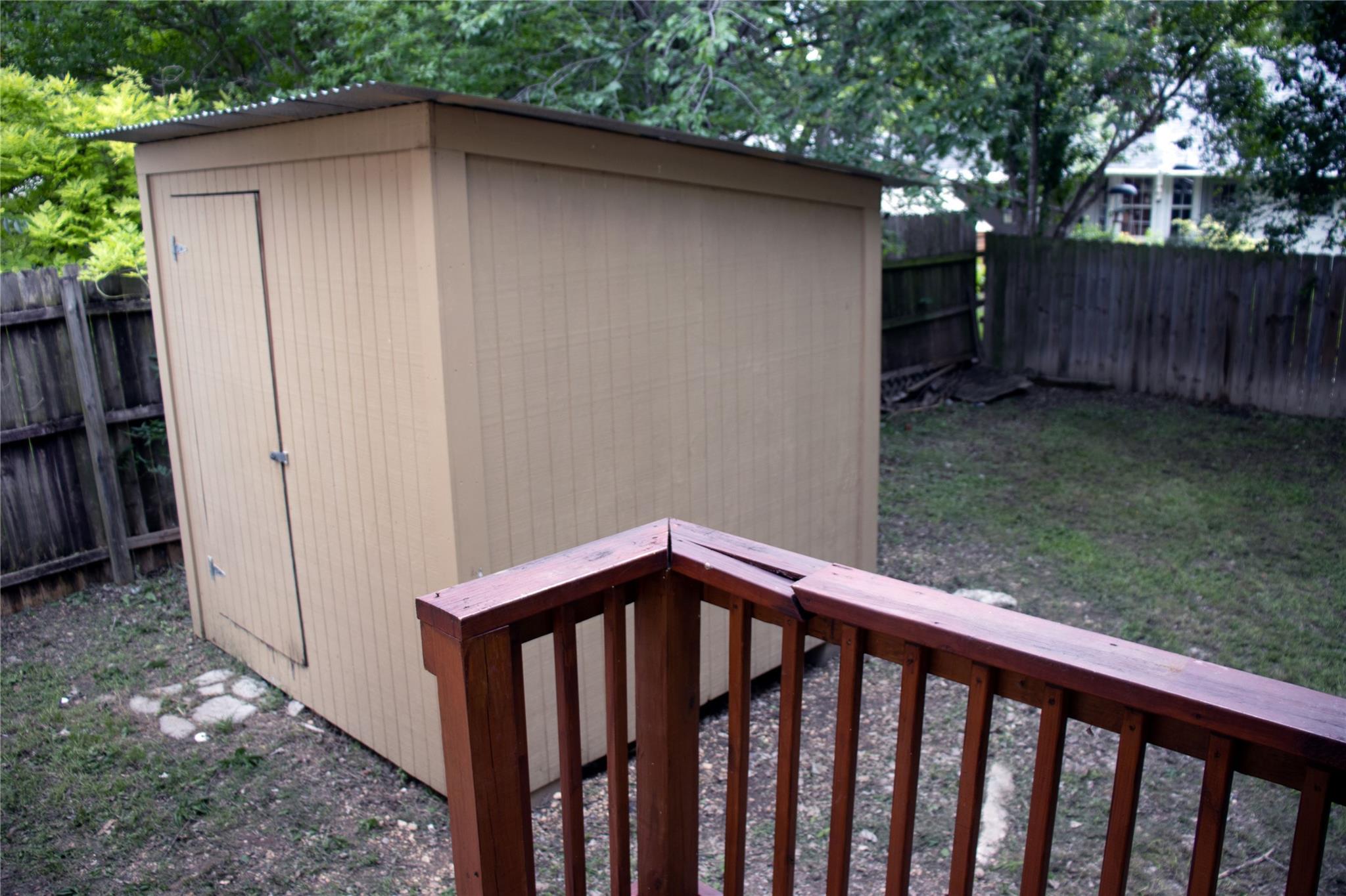 633 S Commerce St, Lockhart, TX 78644
