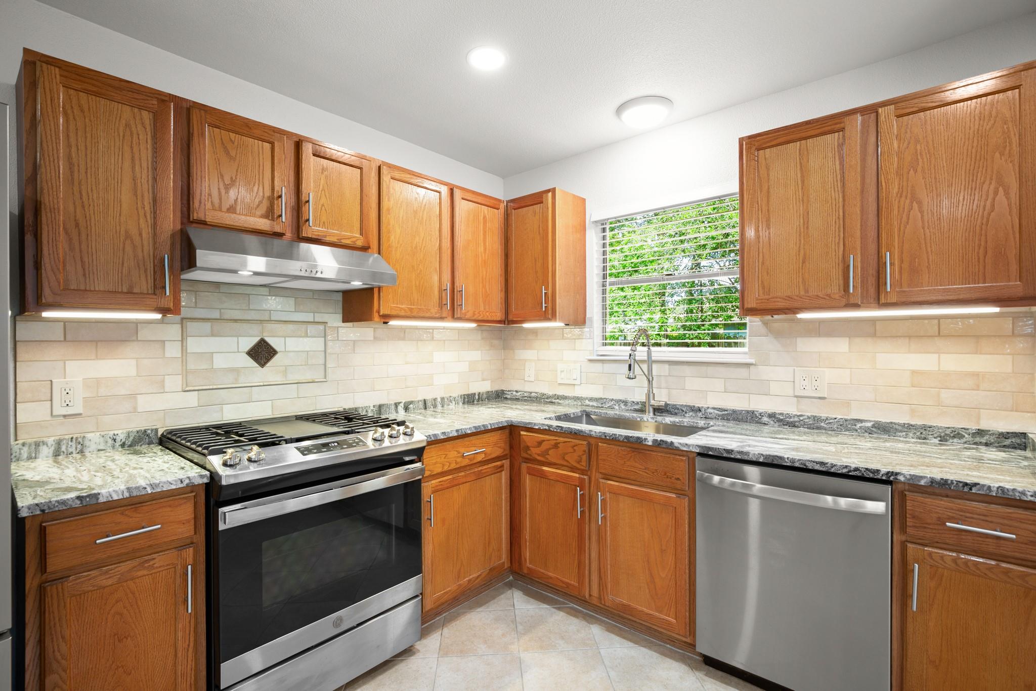 1212 Dunstan Dr, Austin, TX 78745