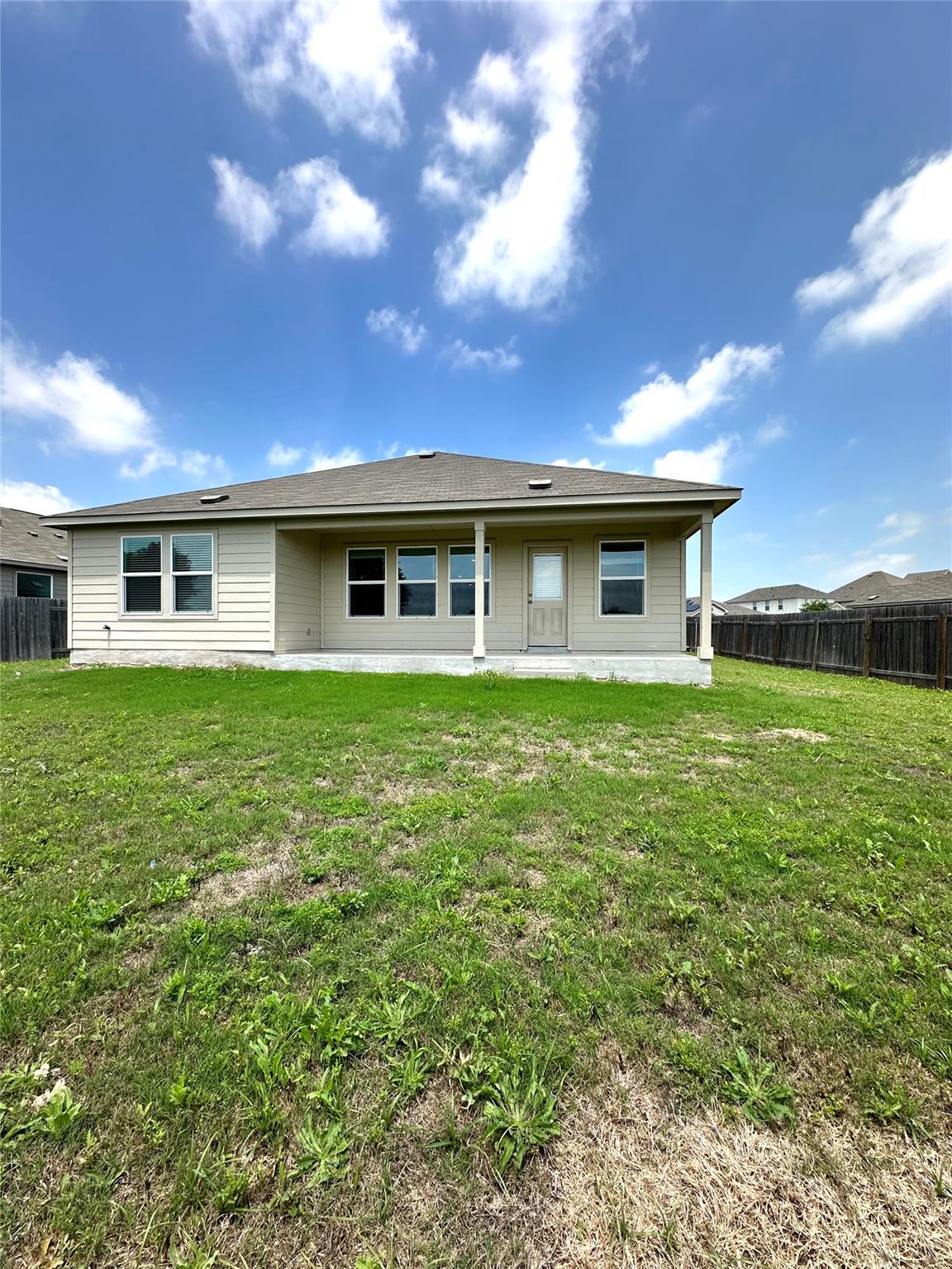 215 Chickasaw Ln, Hutto, TX 78634