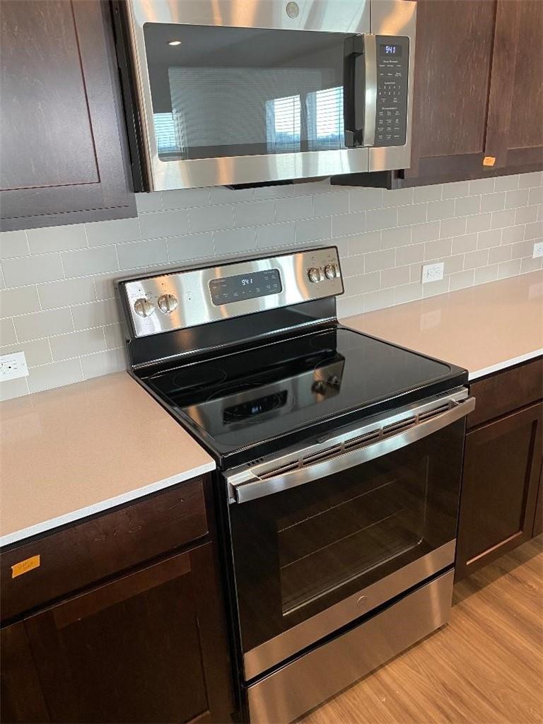 215 Chickasaw Ln, Hutto, TX 78634