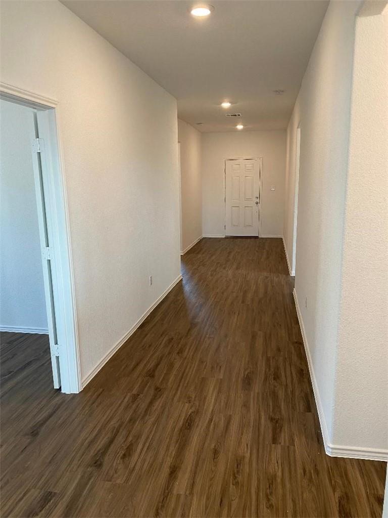 215 Chickasaw Ln, Hutto, TX 78634