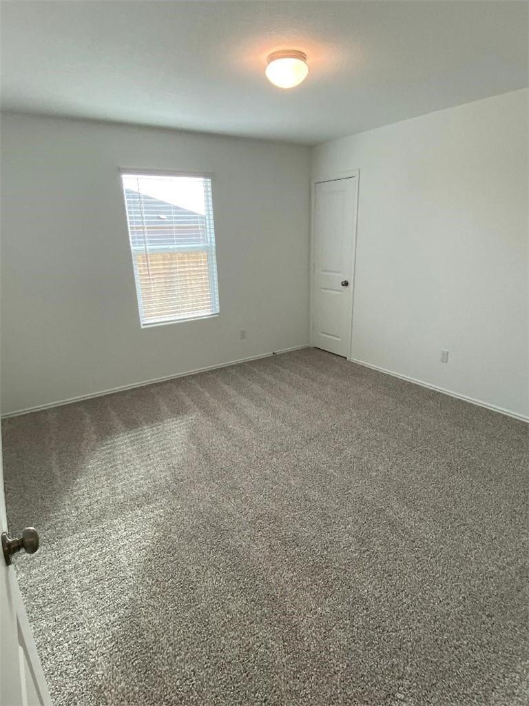 215 Chickasaw Ln, Hutto, TX 78634