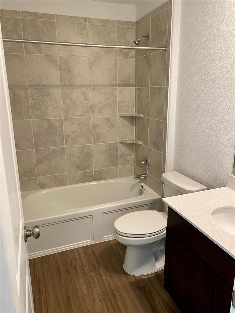 215 Chickasaw Ln, Hutto, TX 78634