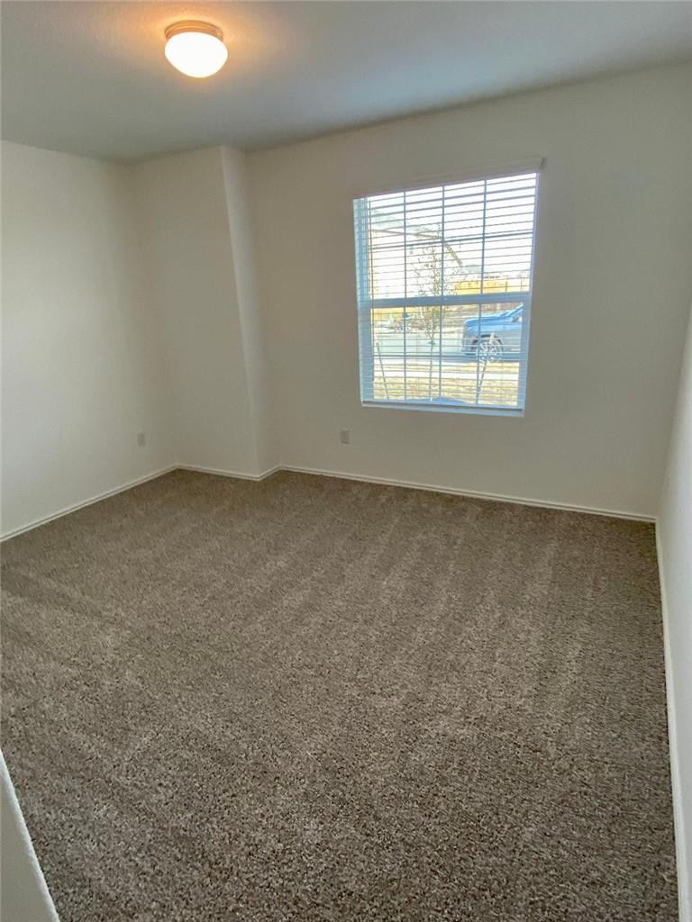 215 Chickasaw Ln, Hutto, TX 78634