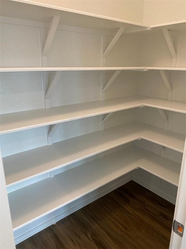 215 Chickasaw Ln, Hutto, TX 78634