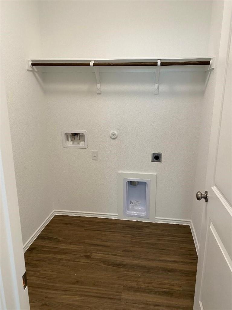 215 Chickasaw Ln, Hutto, TX 78634