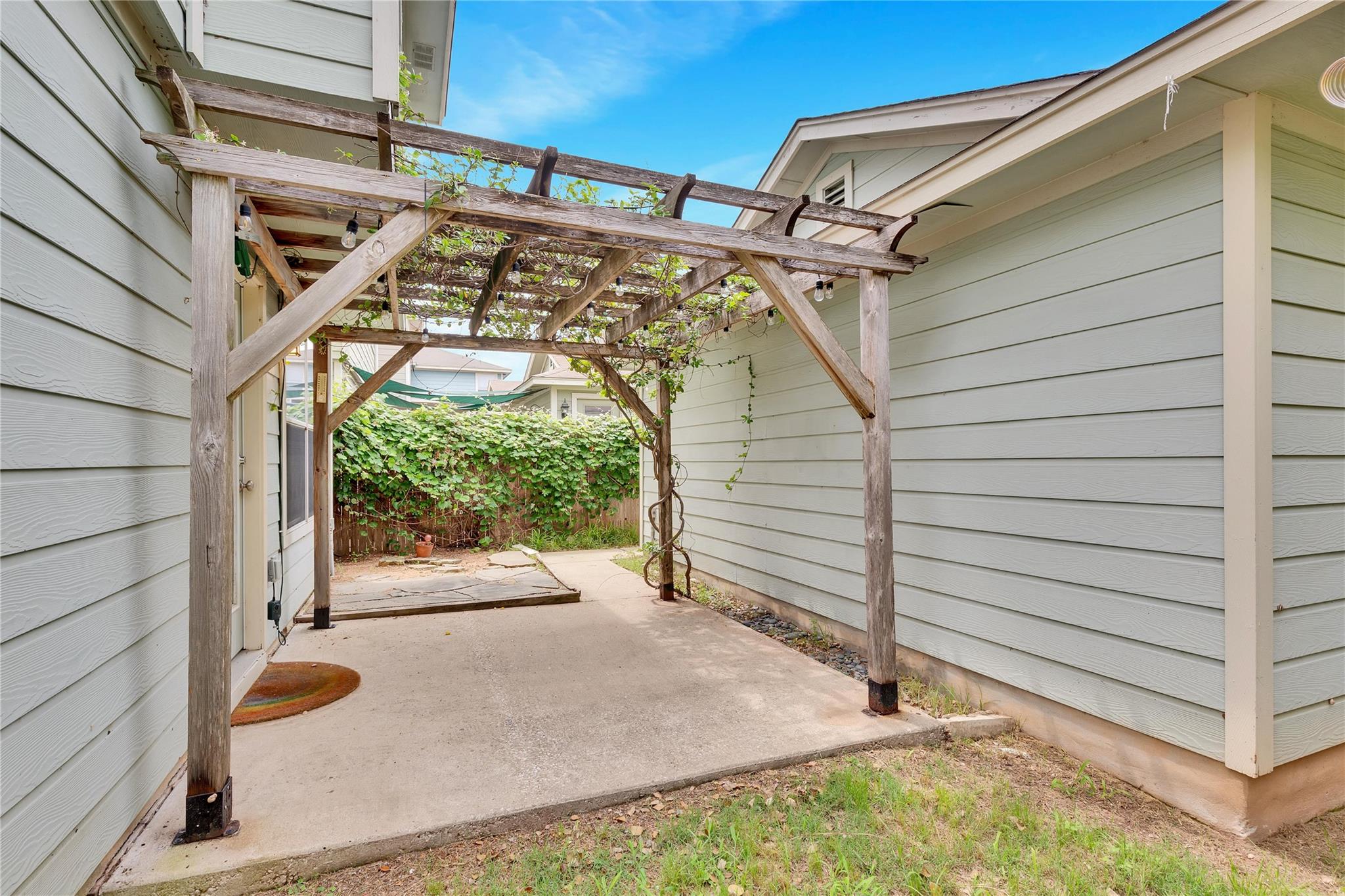 2212 Melissa Oaks Ln, Austin, TX 78744