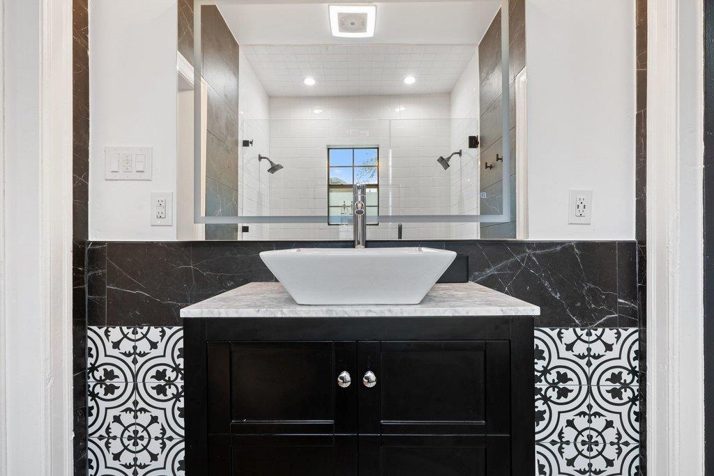 1300 Haskell St, Austin, TX 78702