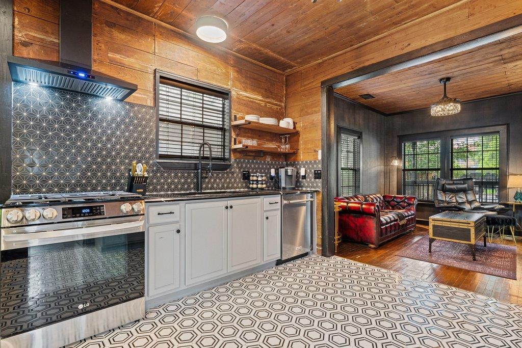 1300 Haskell St, Austin, TX 78702