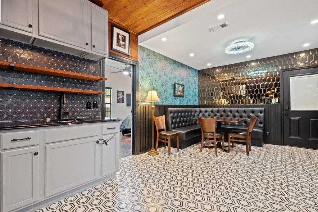 1300 Haskell St, Austin, TX 78702