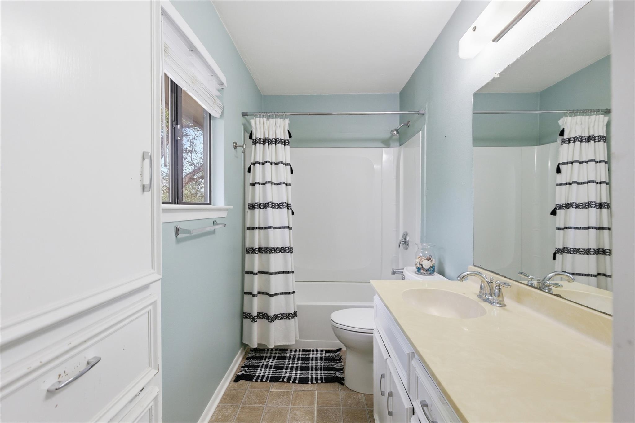 105 Norwood Dr # B, Georgetown, TX 78628