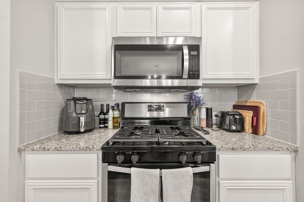 14013 Heywood Dr, Pflugerville, TX 78660