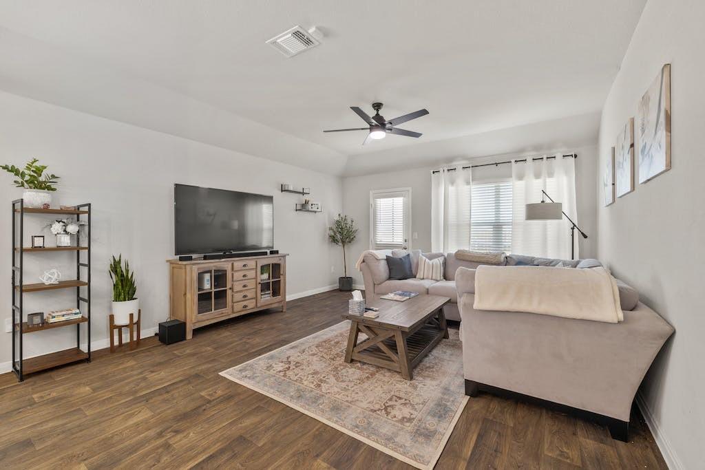 14013 Heywood Dr, Pflugerville, TX 78660