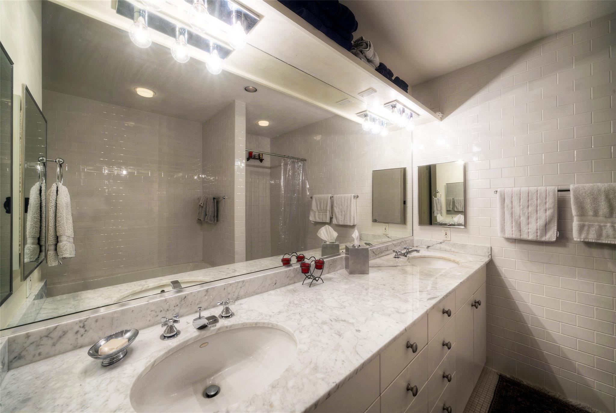 901 W 9th St # 1004, Austin, TX 78703