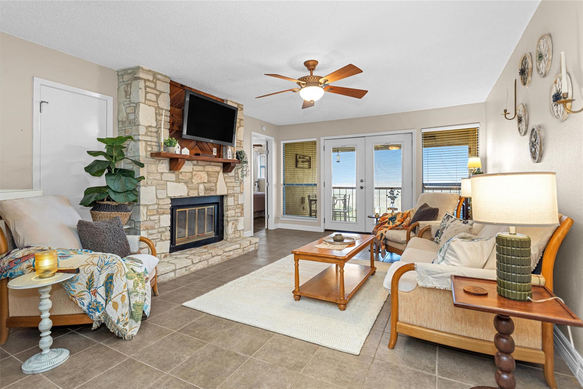 1226 Cougar Dr # 15, Canyon Lake, TX 78133