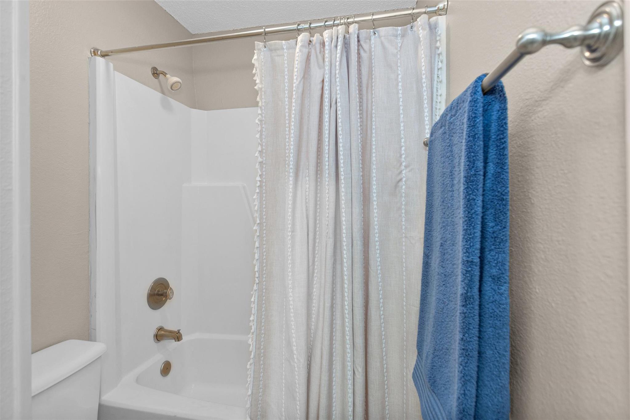 1226 Cougar Dr # 15, Canyon Lake, TX 78133