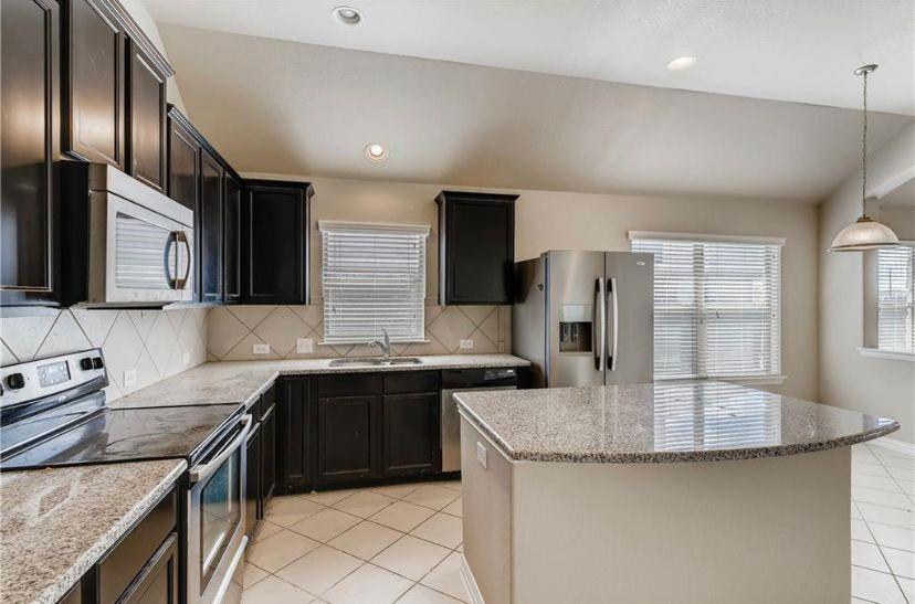 108 Wallin Farms Dr, Hutto, TX 78634