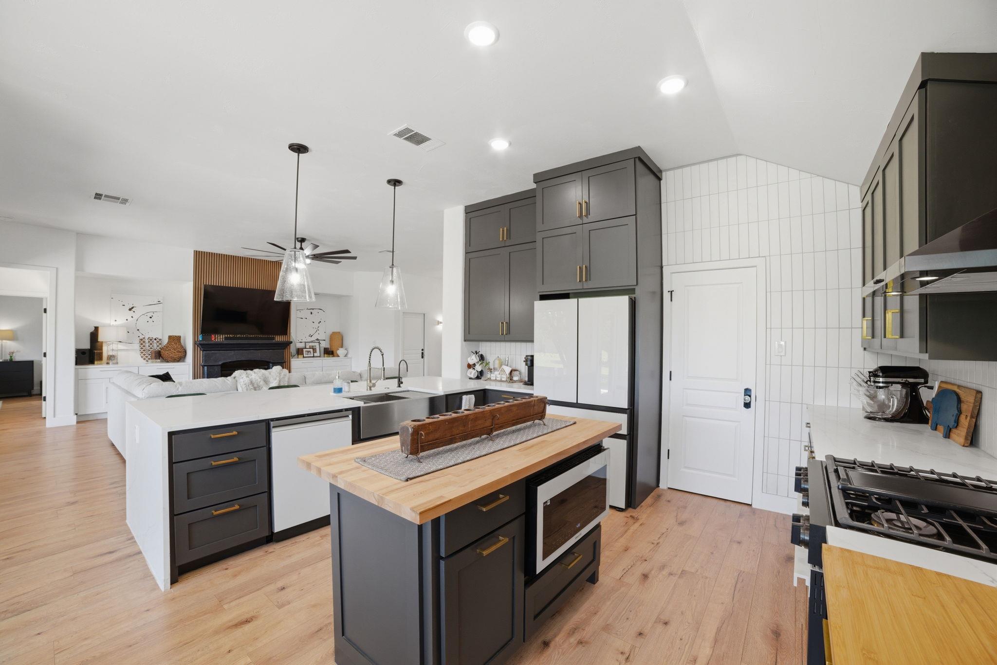 410 Mustang Mesa, Liberty Hill, TX 78642
