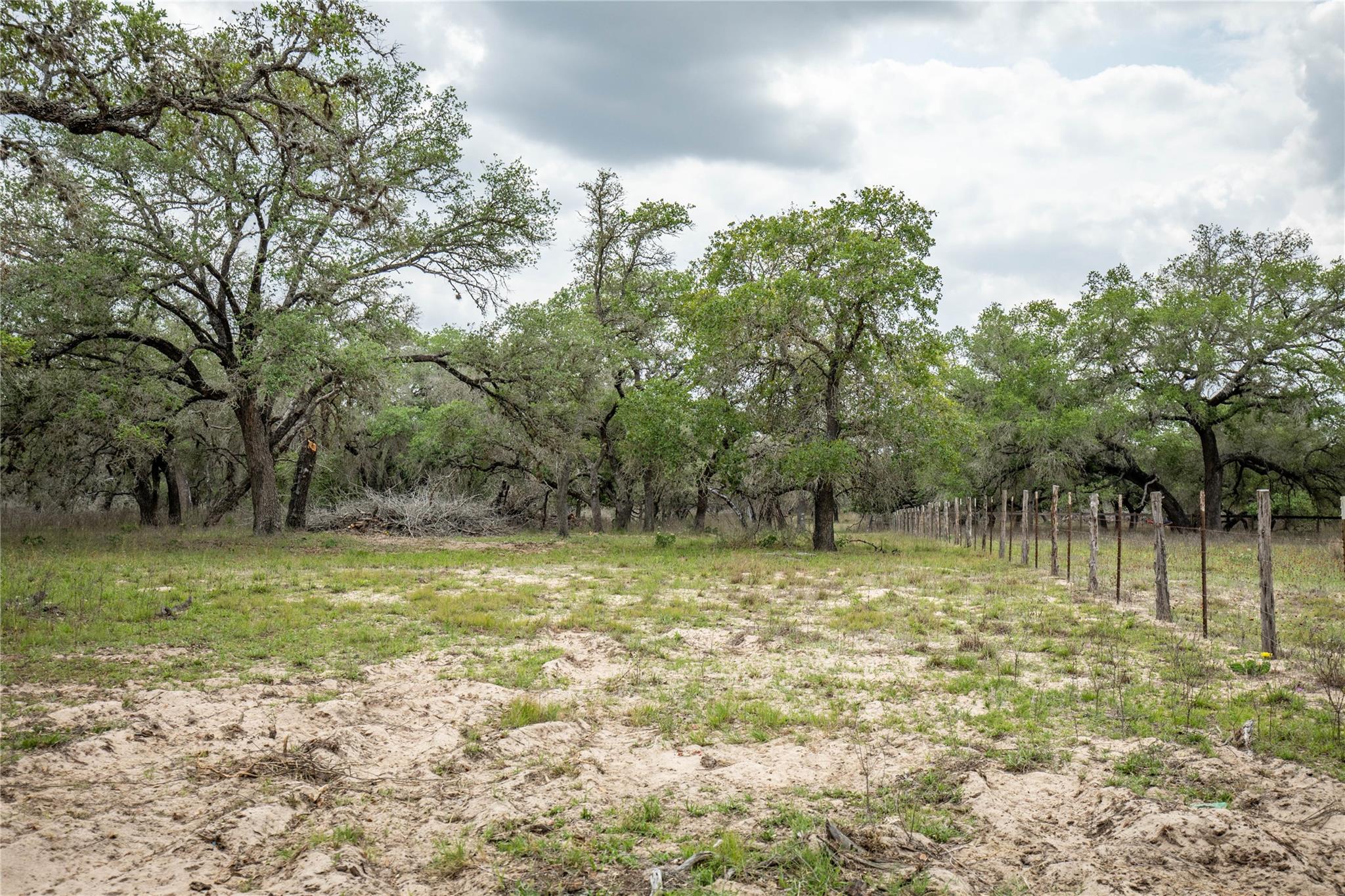 132 Roemer Ln W, Floresville, TX 78114