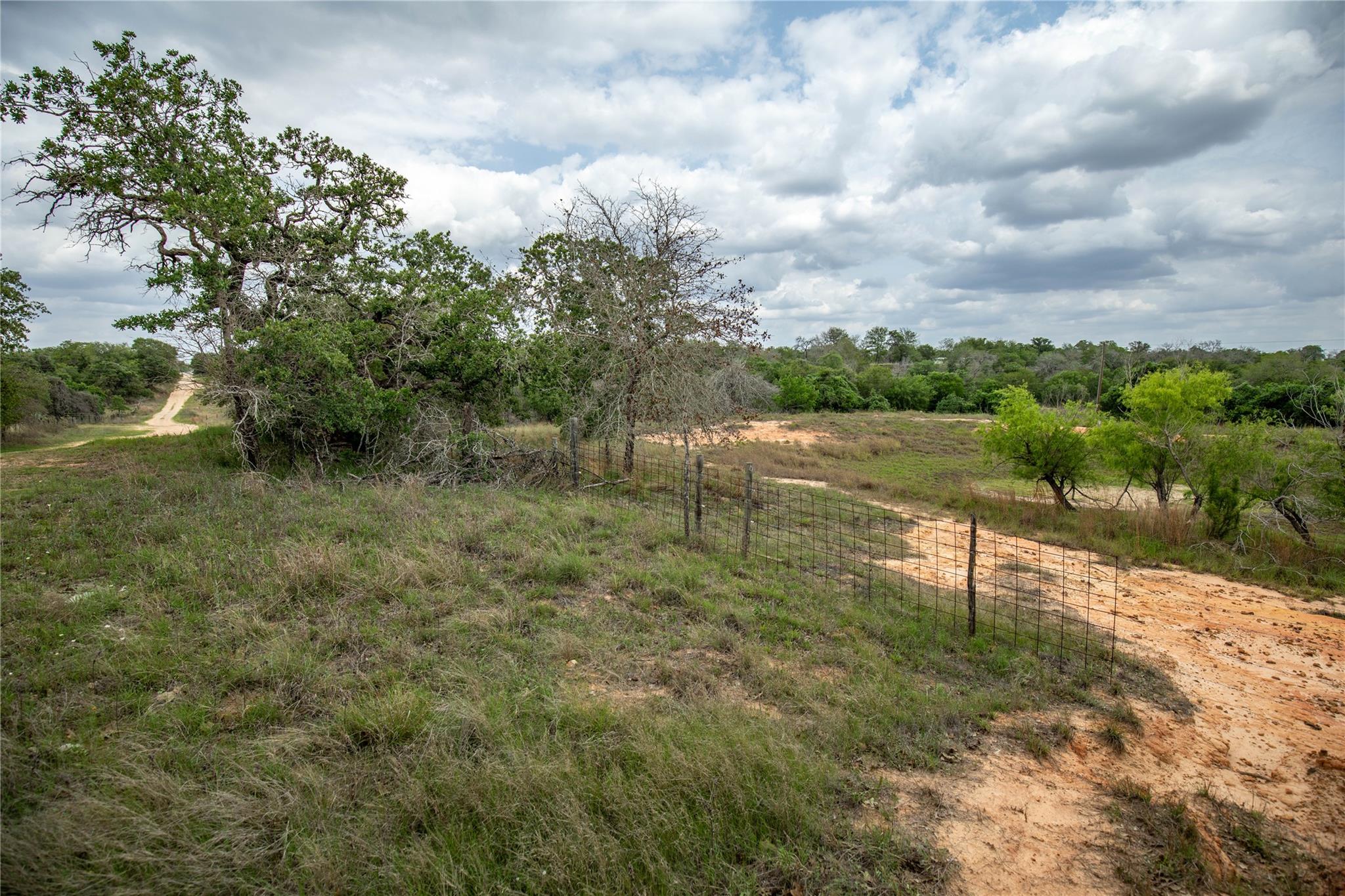 132 Roemer Ln W, Floresville, TX 78114