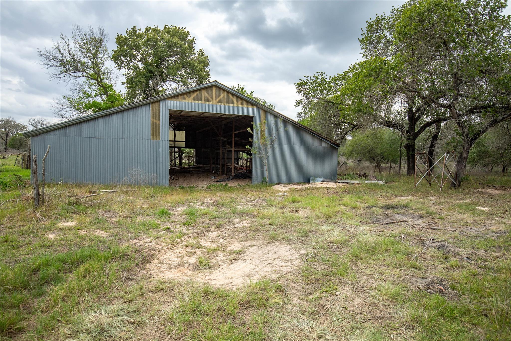 132 Roemer Ln W, Floresville, TX 78114
