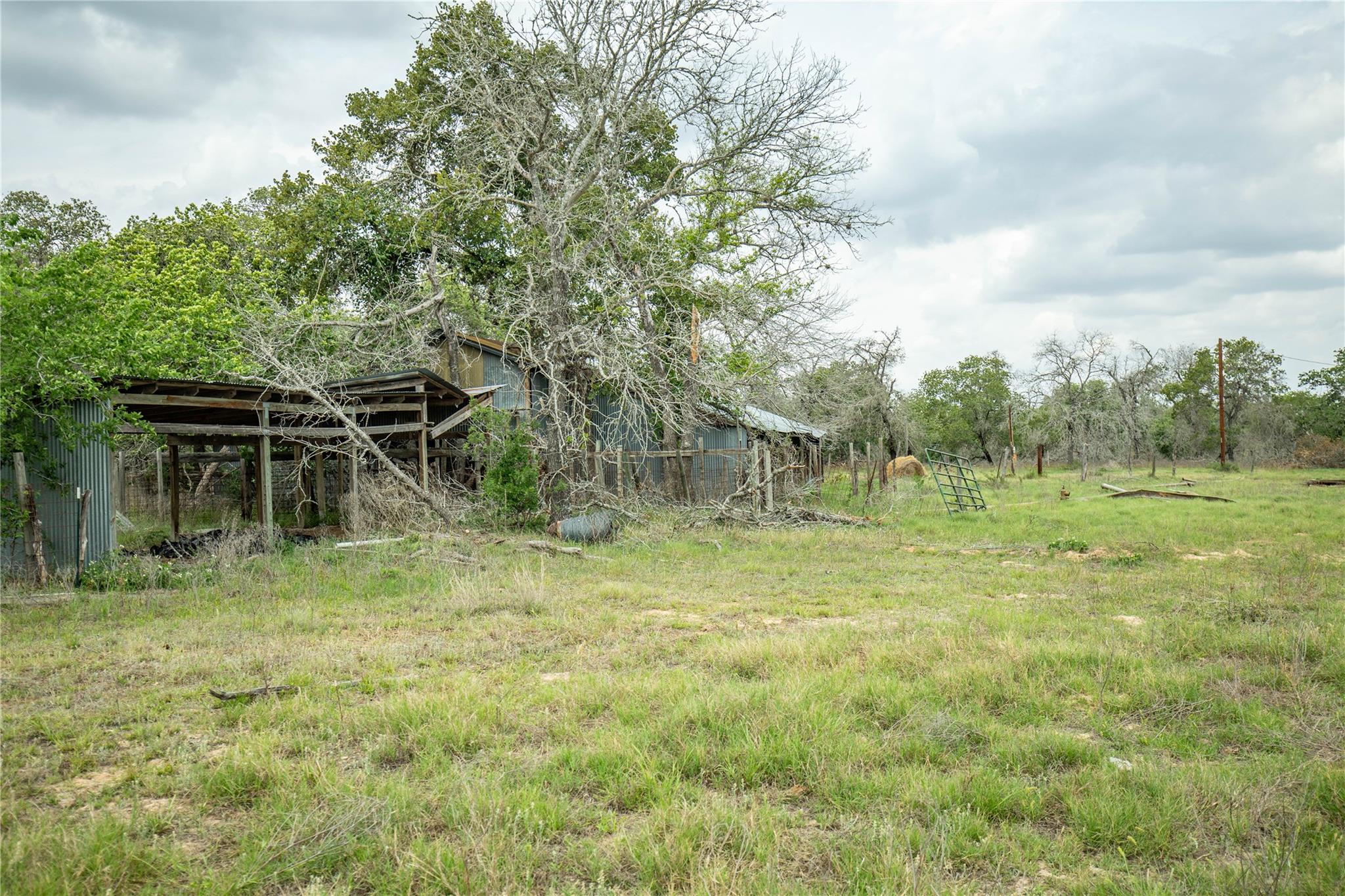 132 Roemer Ln W, Floresville, TX 78114