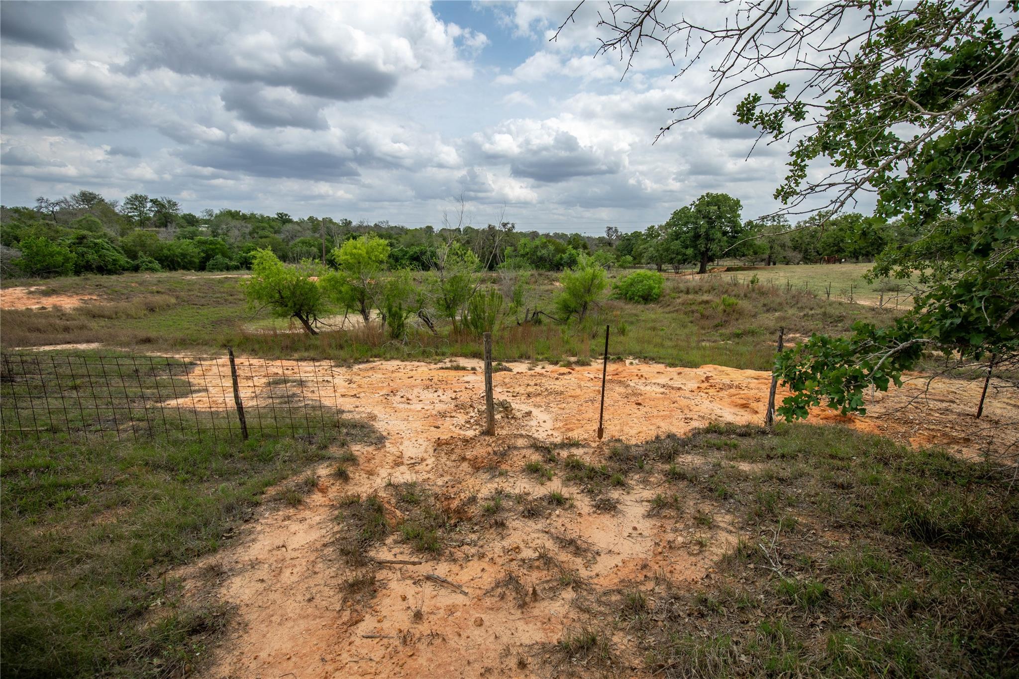 132 Roemer Ln W, Floresville, TX 78114