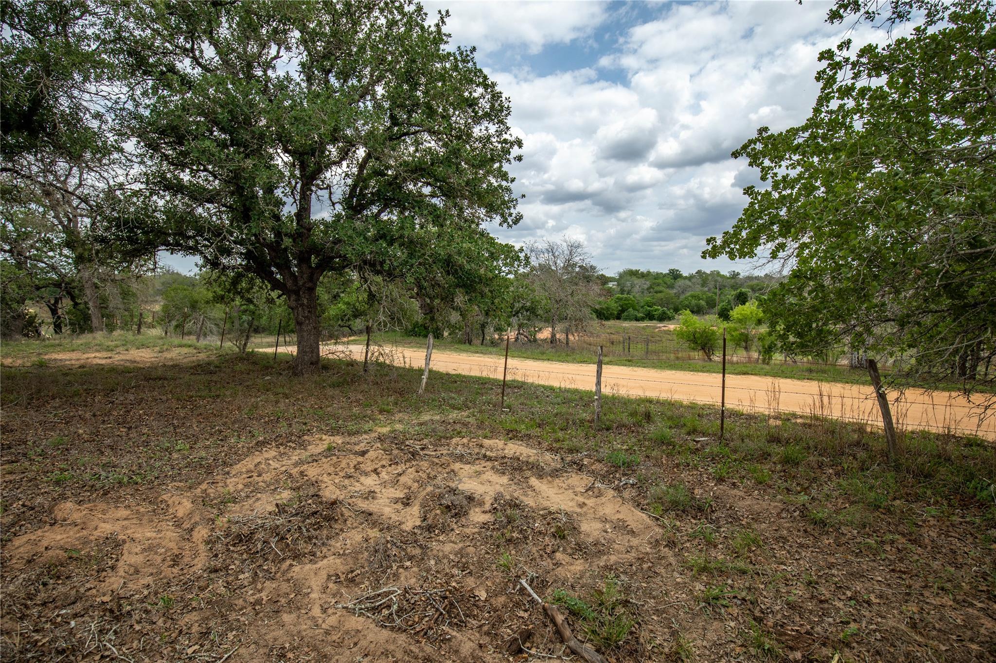 132 Roemer Ln W, Floresville, TX 78114