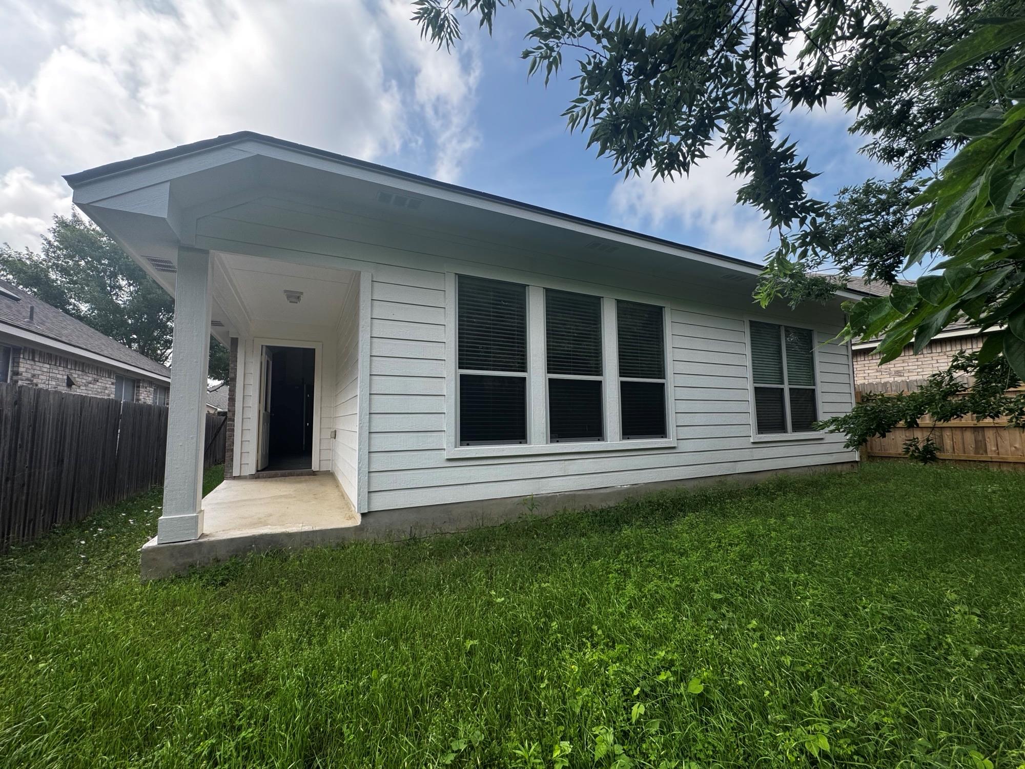 304 Valona Loop, Round Rock, TX 78681