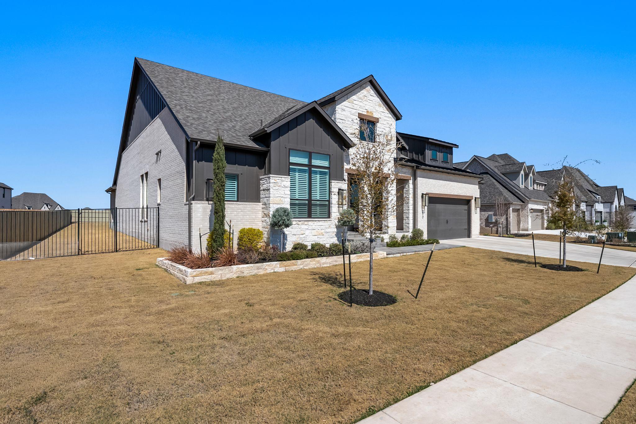 212 Jates Field Bnd, Liberty Hill, TX 78642
