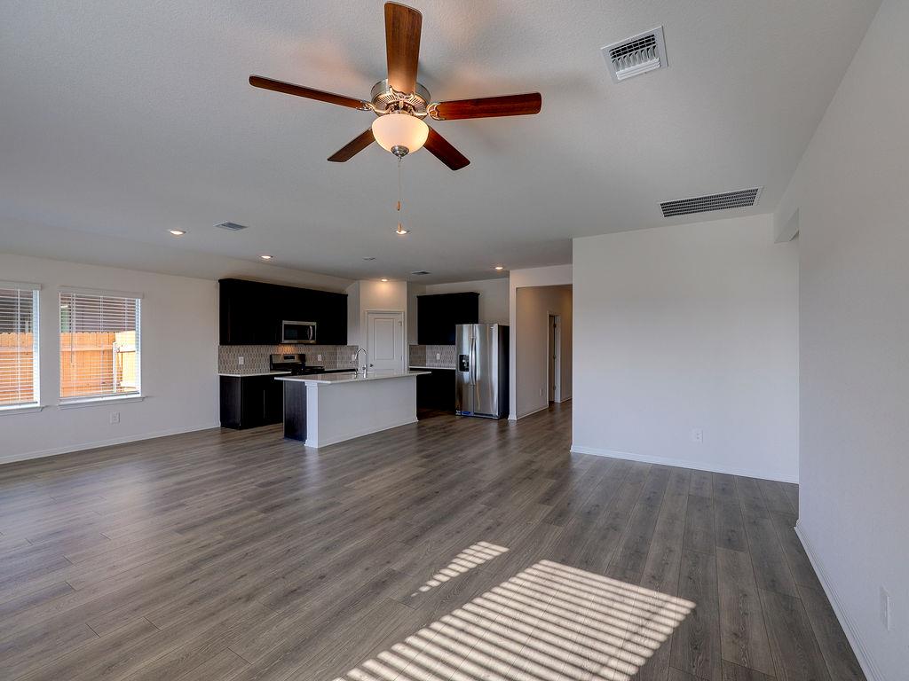 112 Holmby Dr, Hutto, TX 78634