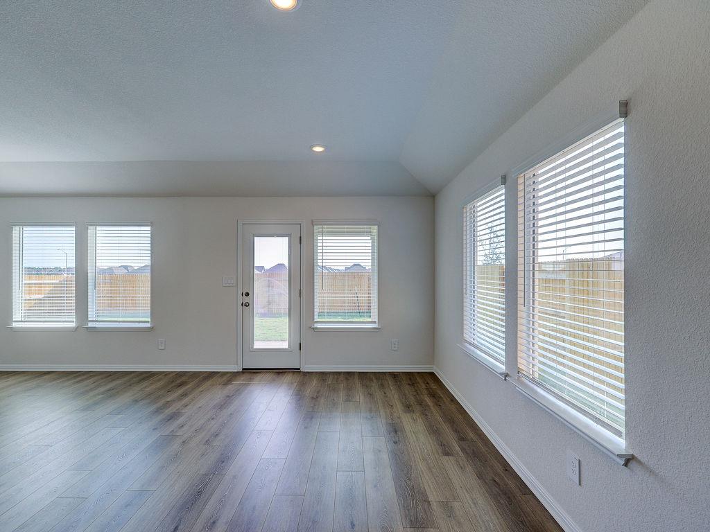 112 Holmby Dr, Hutto, TX 78634