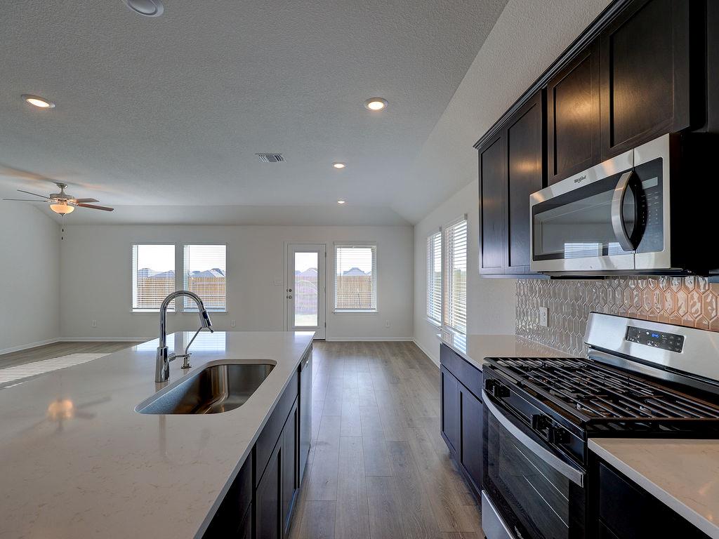 112 Holmby Dr, Hutto, TX 78634