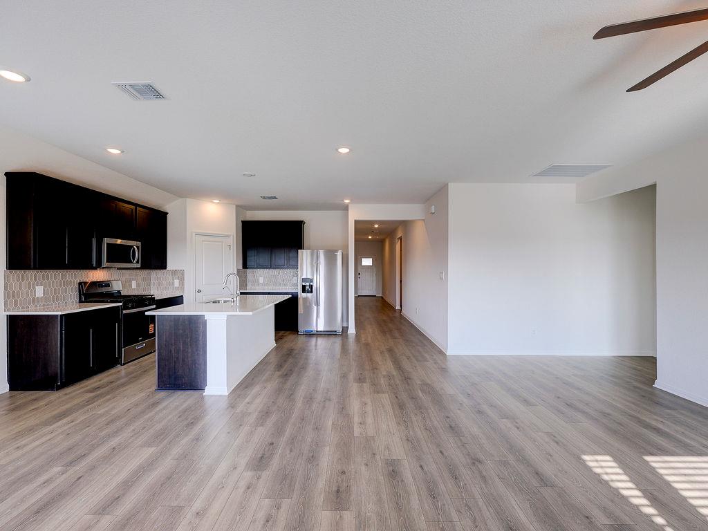 112 Holmby Dr, Hutto, TX 78634
