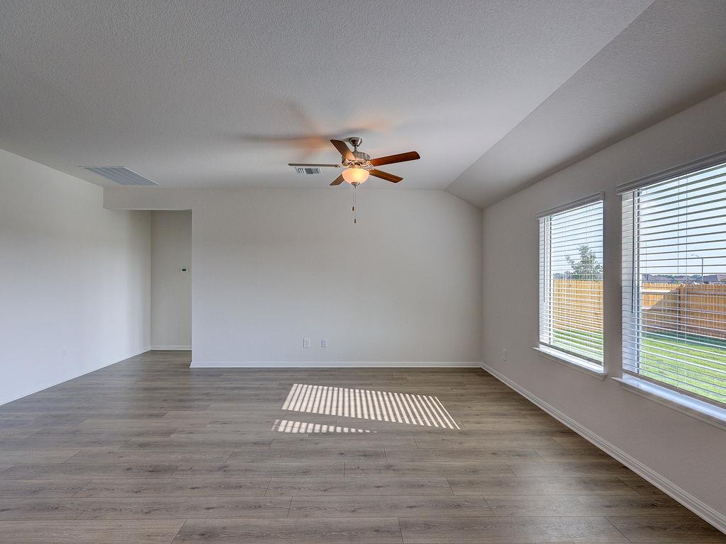 112 Holmby Dr, Hutto, TX 78634
