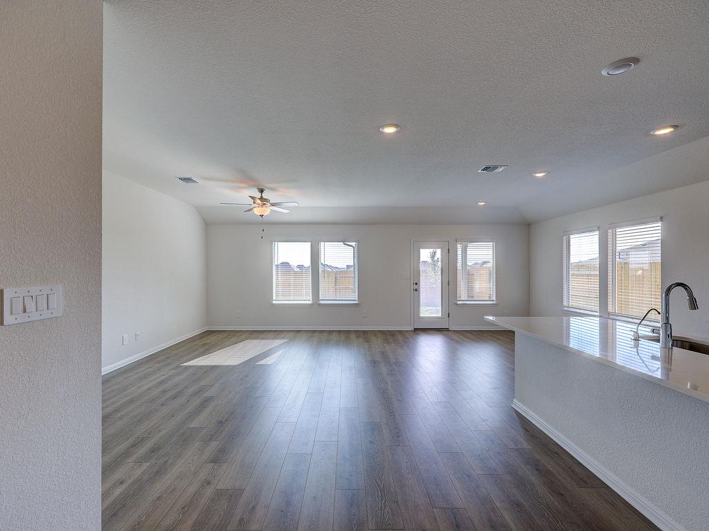 112 Holmby Dr, Hutto, TX 78634