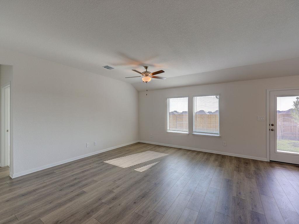 112 Holmby Dr, Hutto, TX 78634