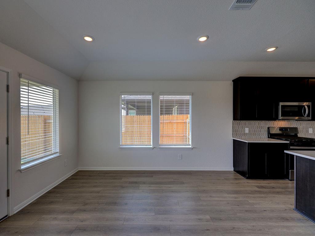 112 Holmby Dr, Hutto, TX 78634