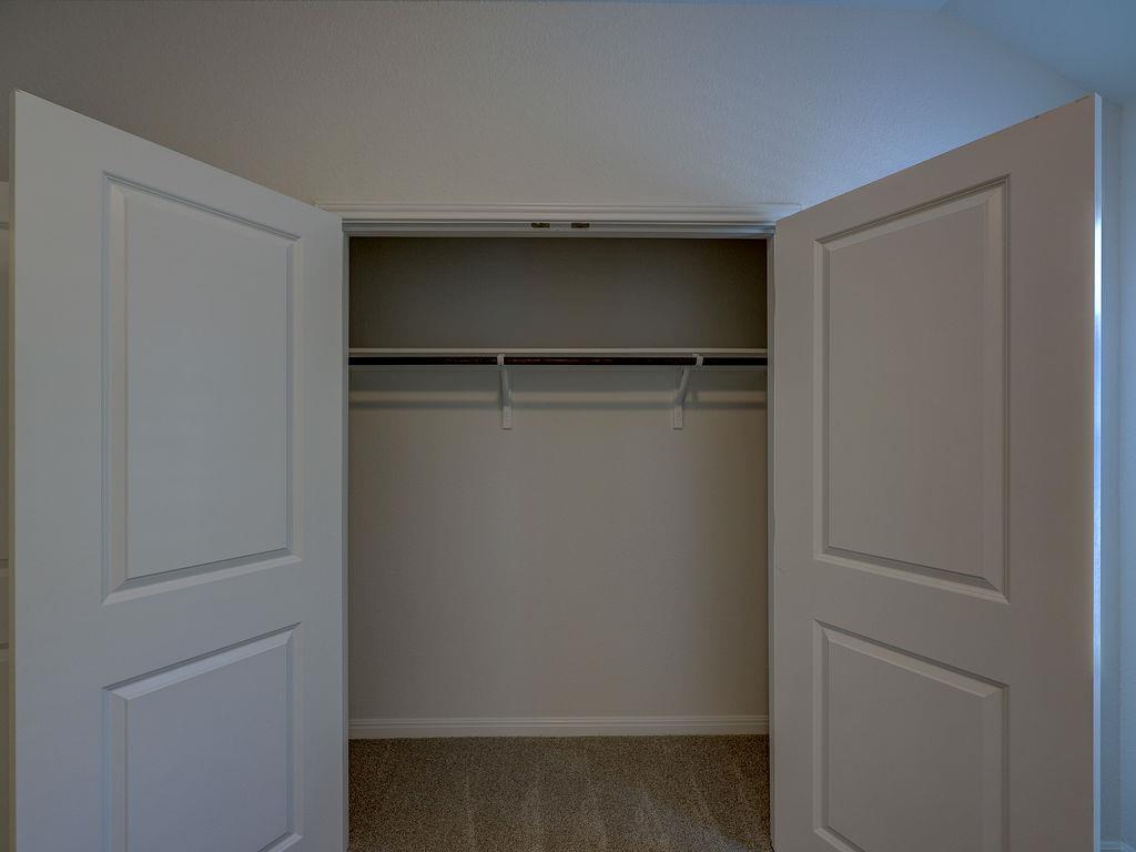 112 Holmby Dr, Hutto, TX 78634