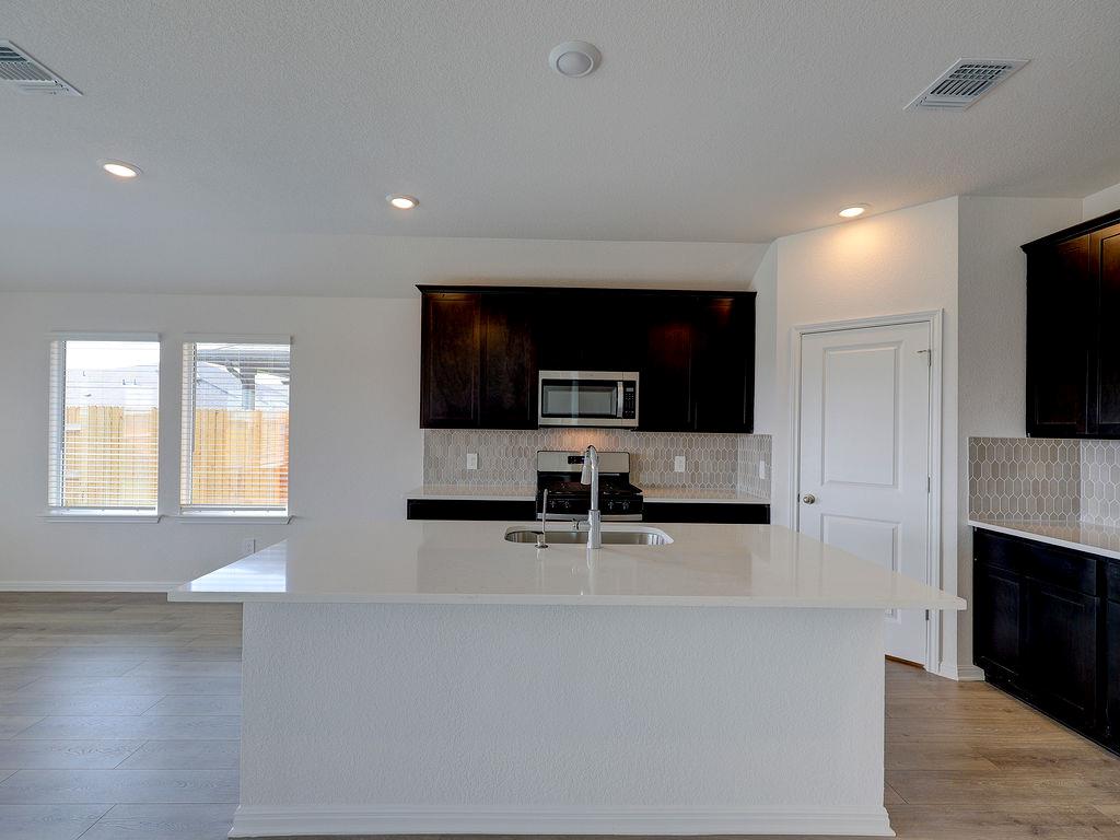112 Holmby Dr, Hutto, TX 78634