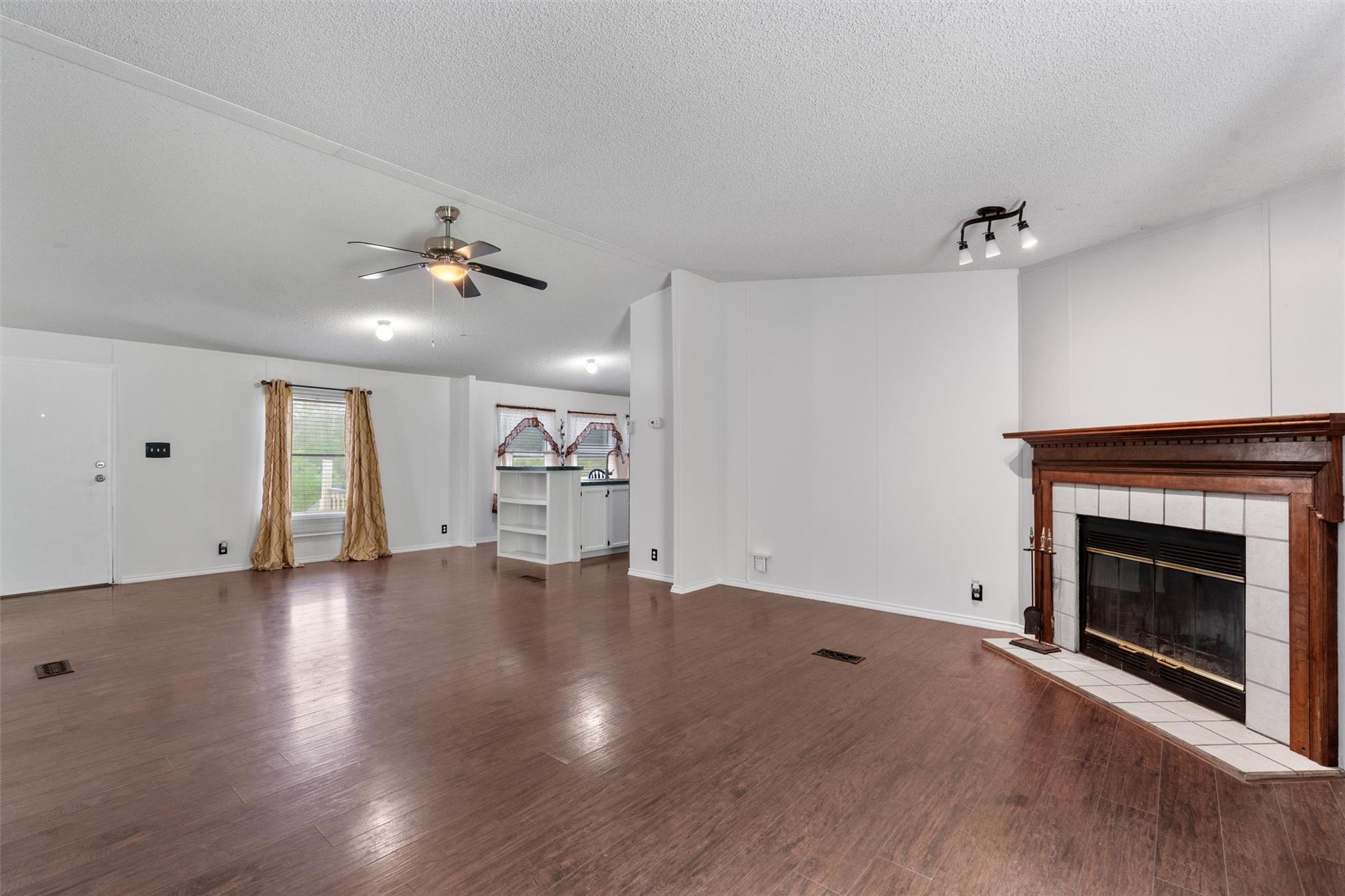 22515 Deidra Dr, Elgin, TX 78621