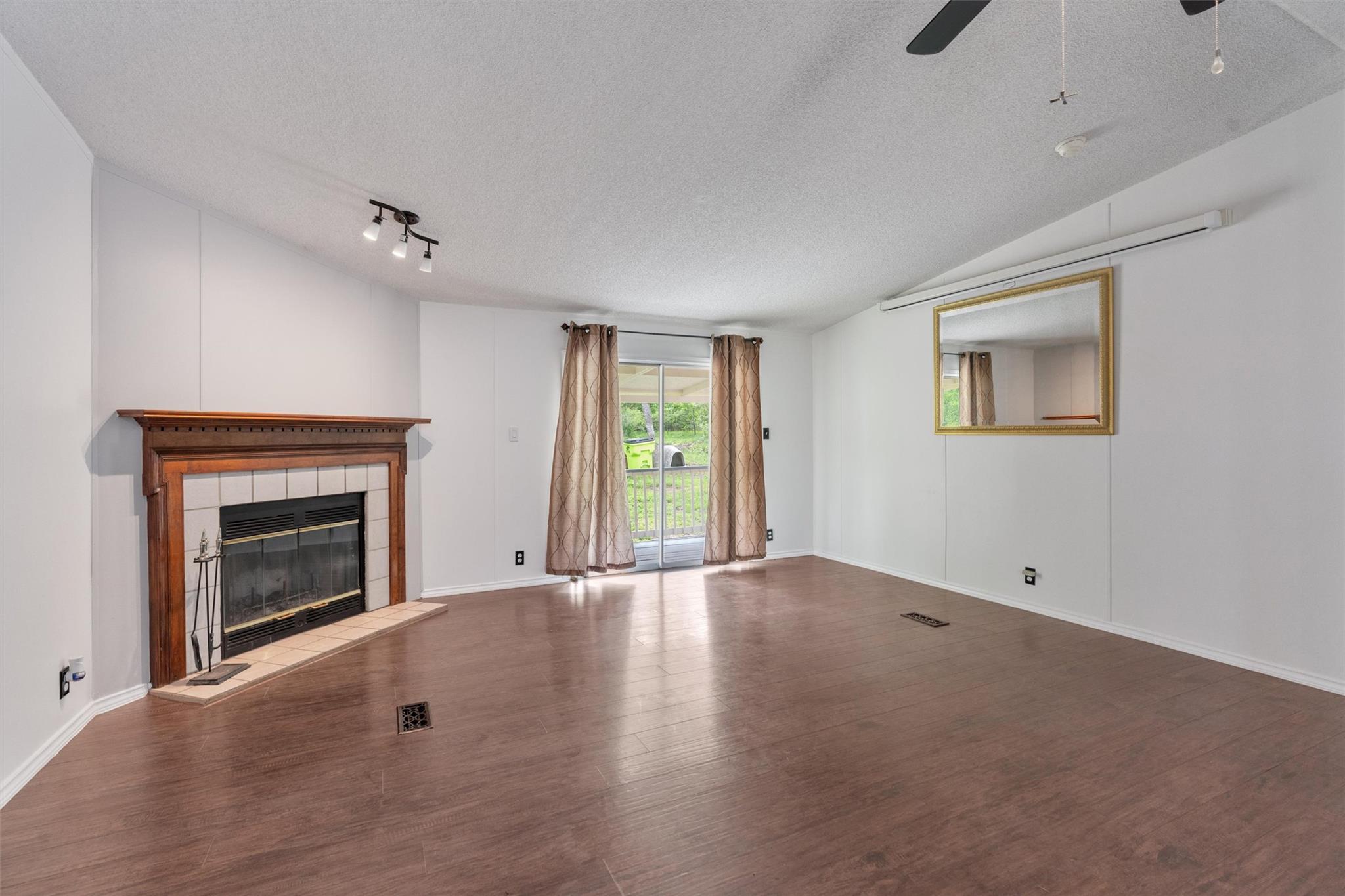 22515 Deidra Dr, Elgin, TX 78621