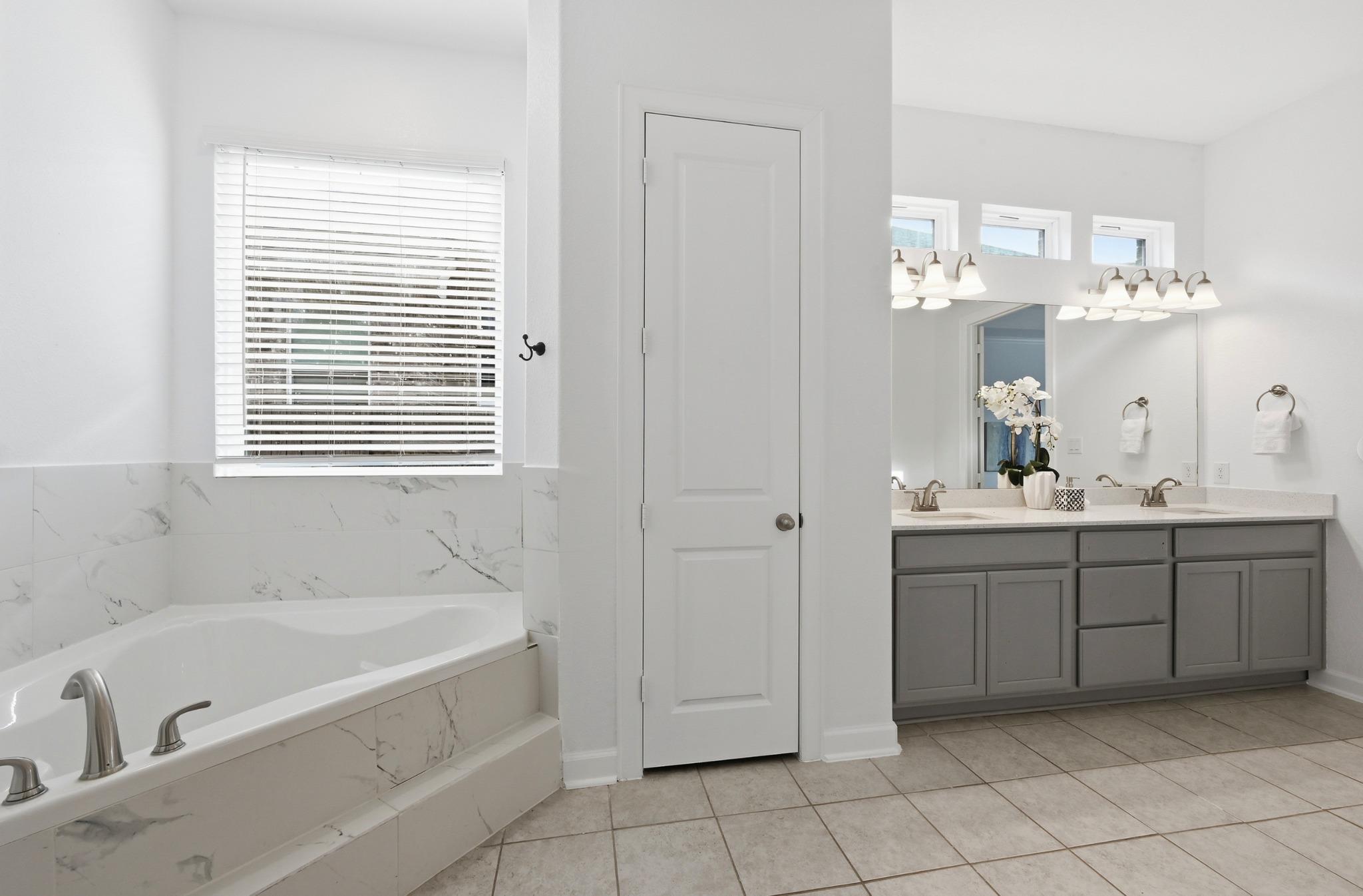 498 Gamble Dr, Buda, TX 78610