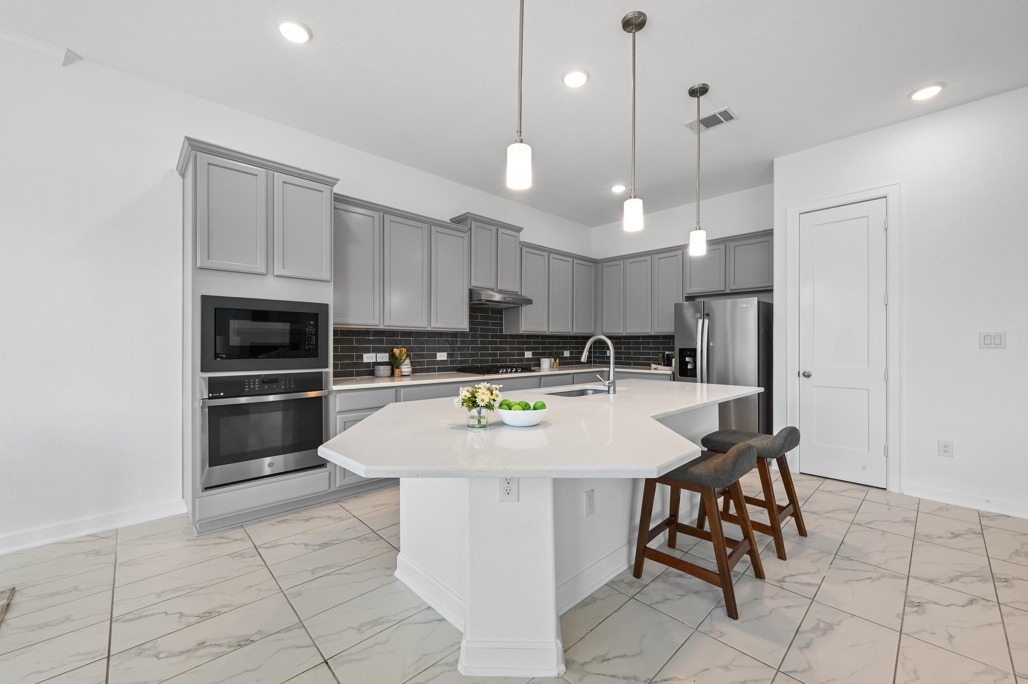 498 Gamble Dr, Buda, TX 78610