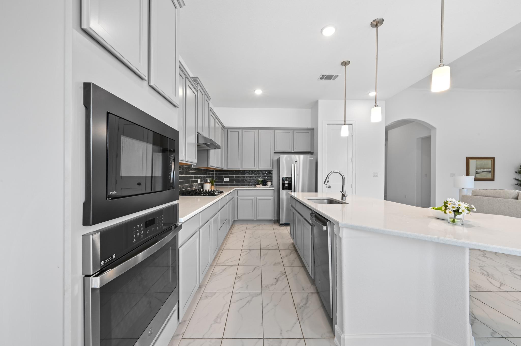 498 Gamble Dr, Buda, TX 78610