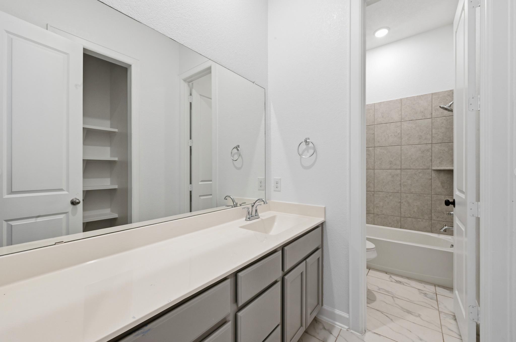 498 Gamble Dr, Buda, TX 78610