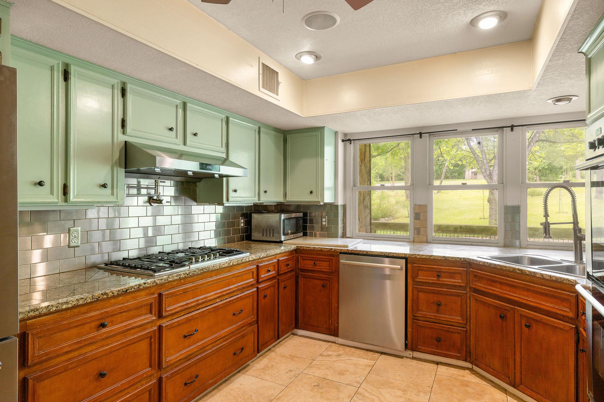 9 Shady Rock Ct, Round Rock, TX 78665