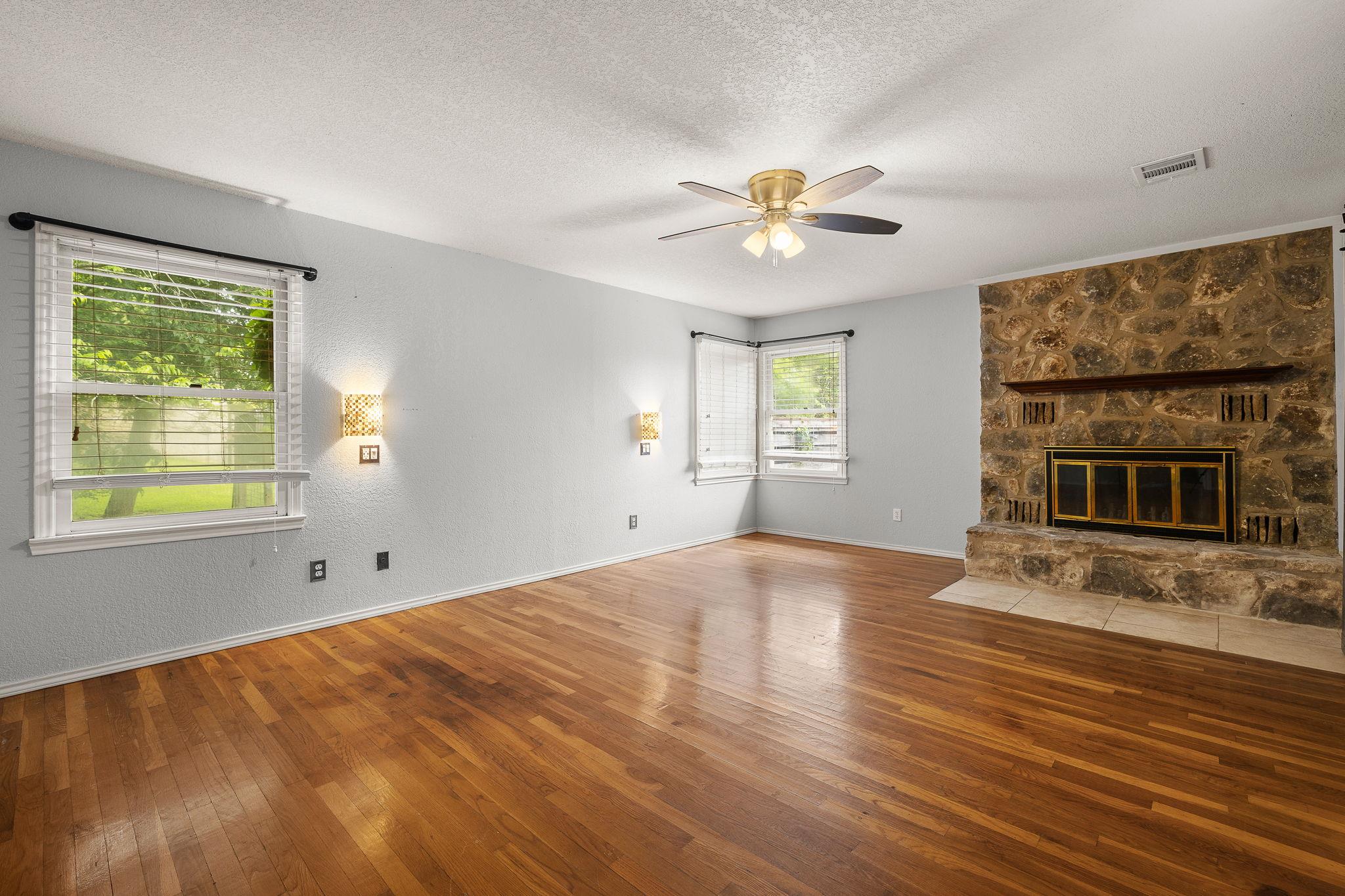 9 Shady Rock Ct, Round Rock, TX 78665